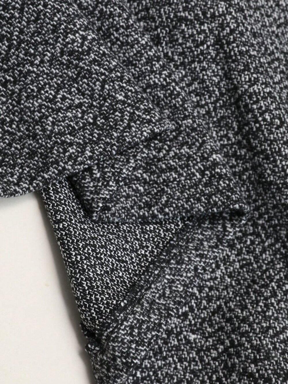 Black Elegant Women's Tweed Blazer - Picture 7 of 8